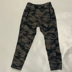 Girls Camo Joggers, size M